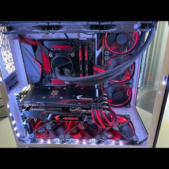 Desktop w/monitor or keyboard. - Picture 3 of 7